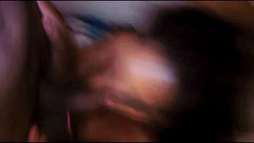Travesti gostosa aguentando uma piroca se 25 cm e ganhando leite dentro do cuzinho