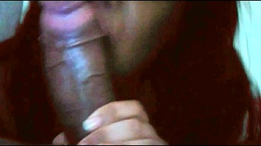 Travesti gostosa aguentando uma piroca se 25 cm e ganhando leite dentro do cuzinho