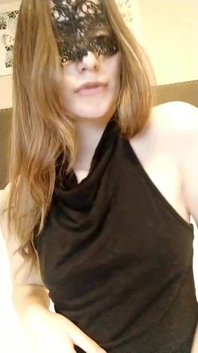 OnlyFans petite solo shows off her pussy and ass