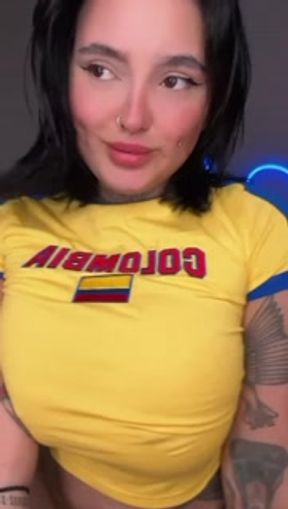 Colombian girl showing  her body