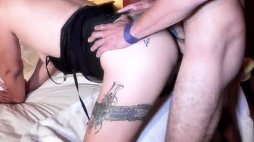 le miente al marido y se coje todo el dia al piletero 7