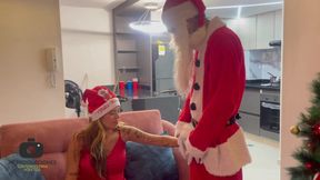Papa Noel le da su enorme polla y su rica leche a chica latina como regalo de navidad.