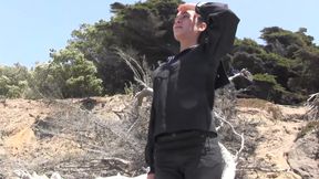 Hot chick get's incredibly satisfied on the beach