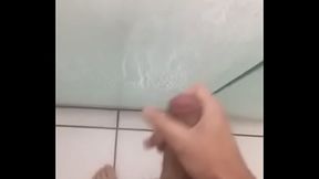 Gozando no banheiro
