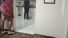 el mejor amigo de mi esposa le viene a visitar y no puedo evitar ponerle los cuerno con su mejor amigo soy una esposa fiel pero me gusta mas como el me lo hace que mi esposo