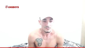 magrinho dotado batendo punheta