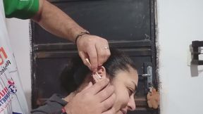 Revisando y limpiando mis oídos.