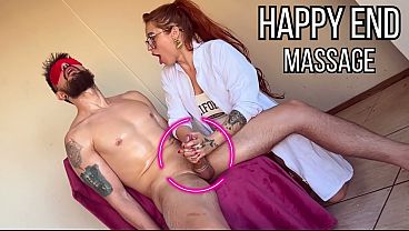 Ruiva Gostosa Faz Massagem com Final Feliz com Ele Vendado que Vira Boquete e Gozada no Rosto Dela