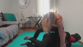 Ginger Kate lotta libera con solletico