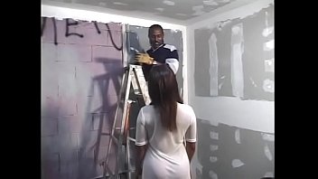Ebony enceinte lady  Amber Kelly  persuaded construction worker doing interior works to polish her pussy with his massive tools