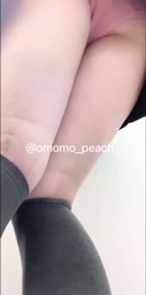 【授業後トイレ順番待ち中おもらし】#omorashi #peeaccident #desperation wetting #pee desperation