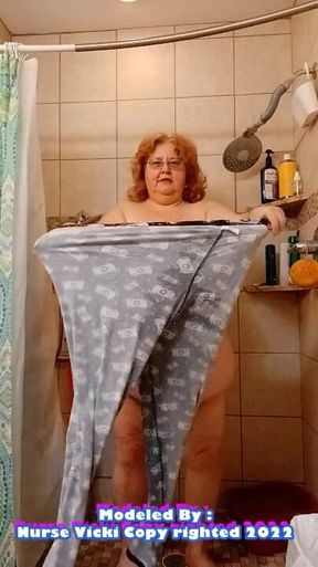 Pee show off