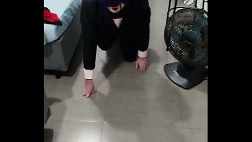 Esculaxando o adv0gad e mijando no cu dele