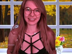 Soph Stardust - Boobs Scratching