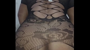 Enchendo o rabo da preta de porra