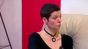 Gwen, 27, manager in Lyon! - Jacquie et Michel TV