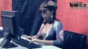 morena solteira, nao aguentou a quarentena e enfio rola de b. de 28 cm na buceta.