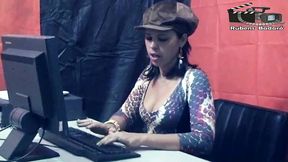 morena solteira, nao aguentou a quarentena e enfio rola de b. de 28 cm na buceta.