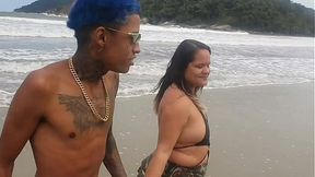 I found a famous toy on the beach and immediately offered my pussy