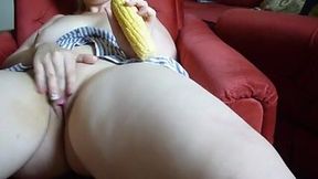 Super chubby and horny big bottomed mature bitch masturbated with corn