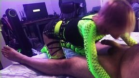 Sexy raver babe teasing big cock with her tongue and gets creampied