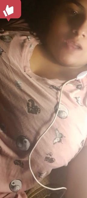 Big wife with tight shirt