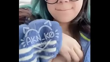 Akn k0 mostrando sus tetas en Uber