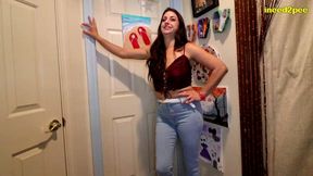 indica jane pissing her skintight jeans sexy!