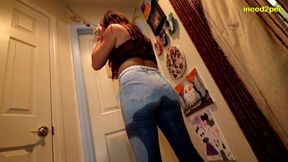 indica jane pissing her skintight jeans sexy!
