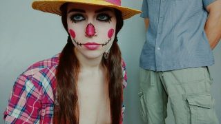 Chica payaso cosplayer hace mamada de garganta profunda y recibe semen en toda su cara