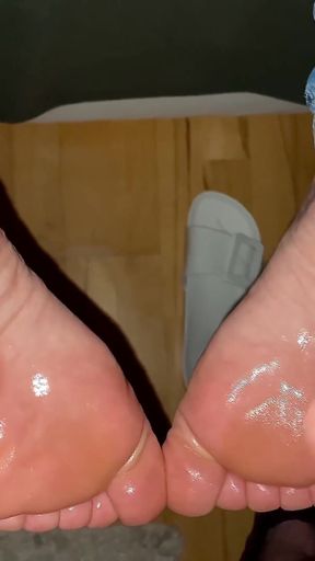 Sexy Amateur Oiled Soles