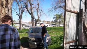 Driver Victorino Stone fucks Lorenzo August while waiting for the tow