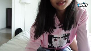 18 years old Asian amateur try to deepthroat for the first time