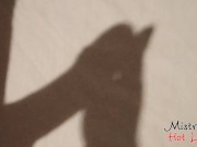 Любительский прерванный оргазм от Mistress Hot Lips в театре теней. Мастурбация и минет.