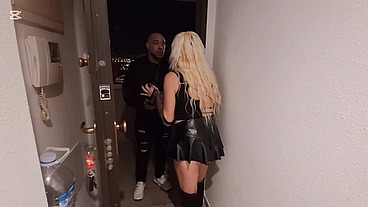 Slutty blonde fucks the delivery guy and a wanking neighbor ends up joining in too