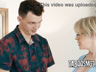 Breasty Stepmom Accepts Stepson's Suggest To Screw Her - Dee Williams