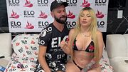 La hermosa colombiana chupa el chupetín como si fuera una pija😈