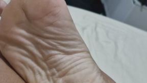 Ajoelhe -se e adore os pés da sua Rainha! Deixe meus pés te dominarem!