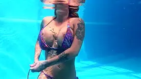 Heidi Van - Pornstar Swims Naked In The Pool