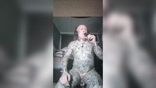 Object857 is swaying his tail