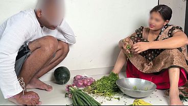 कोमल का भांजा आकर बैठ गया मेरे पास सब्जी अच्छी कर रही थी मामी