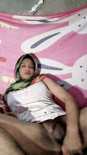 Hijab shemale fucks with eggplant and masturbation