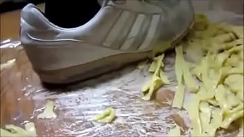 【fetish】Pasta food crush Adidas Sneaker