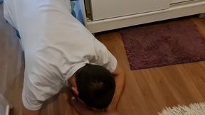 servo sexual servindo sua trans dotada e gozando sentindo a pika dela