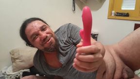 duda hugnen tentando arrombar o cu do bluezao com um consolo vibratorio