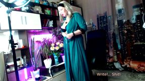 A camgirl wife furiously fucks herself with a dildo in an armchair while her writer husband smokes on the balcony...))