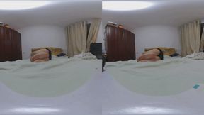3DVR180 heiyua humiliated the dwarf on the bed