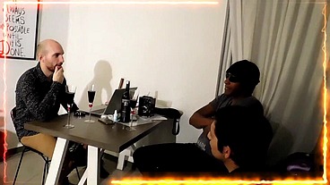 INTERRACIAL,COJEN A PROSTITUTA ENTRE AMIGOS PRIMERA PARTE