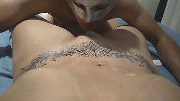 Marido Cuckold limpando a porra na buceta da esposa com a boca (Corno tomou a porra dos meus machos e a própria porra )