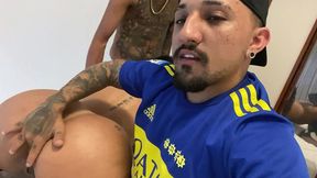 amanda souza dando pros dois pauzudos no seu quarto